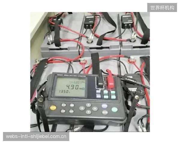 面对日益短缺的专业工程师，体育场馆的UPS电池组还能依赖人工巡检多久？